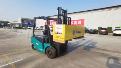 Onen 广泛使用的 3000-5000mm 高举升力托盘车，通过 CE/TUV GS 测试