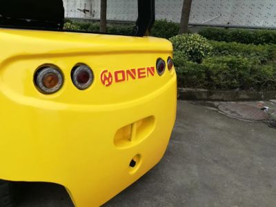 Onen 广泛使用的 3000-5000mm 高举升力托盘车，通过 CE/TUV GS 测试